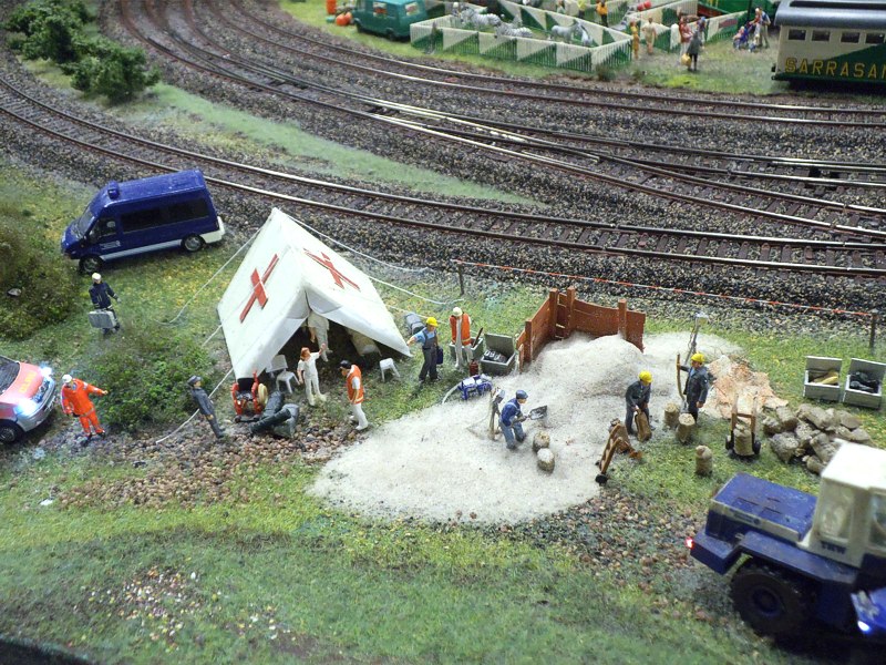 Maquetas sobre el puesto de la Cruz Roja