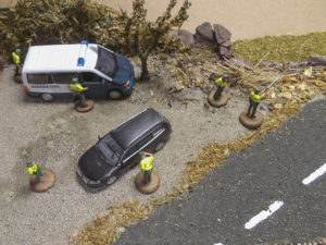 Diorama de un control de la Guardia Civil de Tráfico en una carretera comarcal