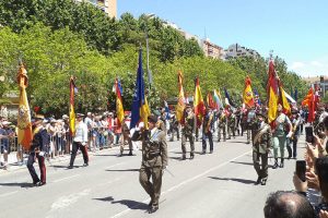 Desfile de las fuerzas armadas en Huesca