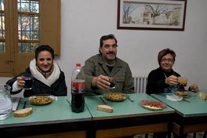 Marisa Torralba, Juan Hernández y Lola Pardo al rico garbanzo