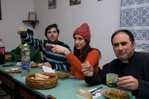 En el ala este, Jorge Andolz, Andrea Pueyo y Miguel Ángel Lordán brindando