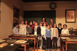 Foto de grupo con los niños que han participado en el rodaje