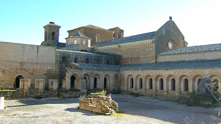 Vista del patio interior del claustro del Monasterio de Sijena